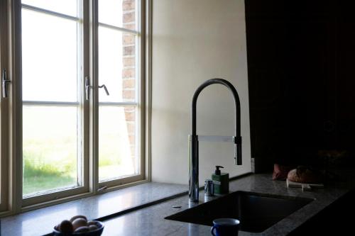 Φωτογραφία από το άλμπουμ του Stylish Farm With Designer Interior In Österlen σε Ingelstorp