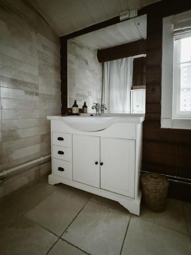 Gambar di galeri bagi Log Cabin In Trysil With Jacuzzi And Ski Access di Trysil