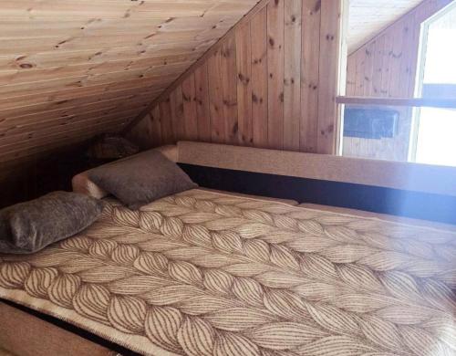 Katil atau katil-katil dalam bilik di Sunny Cabin With Fjord Views In Redal