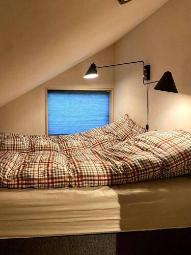 Ένα ή περισσότερα κρεβάτια σε δωμάτιο στο Cozy Neo Cabin With Ski In Ski Out In Geilo