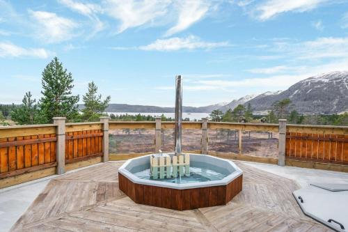 Nespecifikovaný výhled na hory nebo výhled na hory při pohledu z prázdninového domu