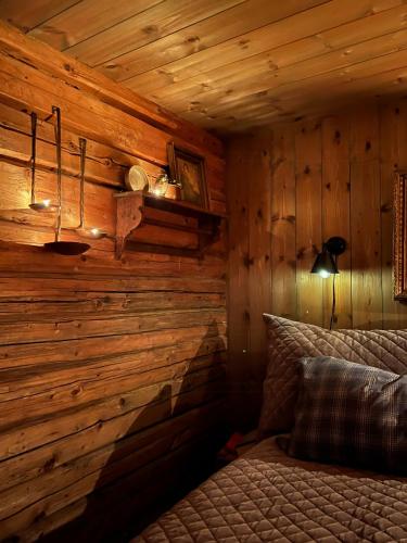 Ένα ή περισσότερα κρεβάτια σε δωμάτιο στο Secluded Mountain Cabin In Rauland With View