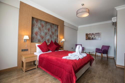 Postel nebo postele na pokoji v ubytování Hattusa Vacation Thermal Club Erzin