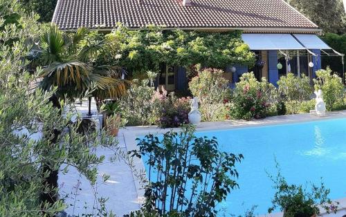 Peaceful Villa With Pool In Provence