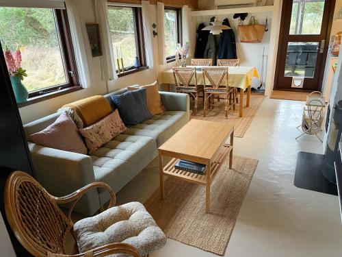 Posezení v ubytování Cosy Holiday Home 260 Metres From Tranum Beach