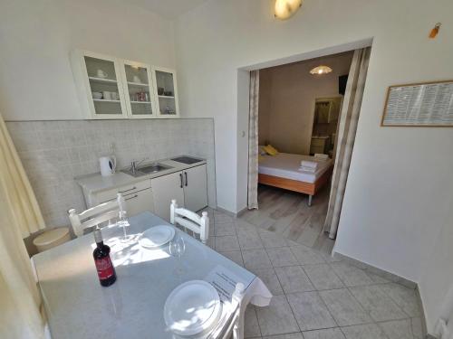 Fotografie z fotogalerie ubytování Cosey Studio Apartment For 2 Free Private Parking v destinaci Makarska