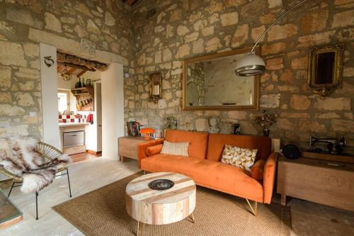 Χώρος καθιστικού στο Authentic Stone House Overlooking Les Baux-De-Provence