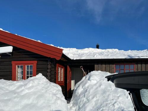 Traditional Cabin In Nøsterbølia om vinteren