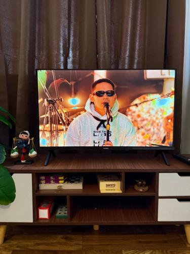TV a/nebo společenská místnost v ubytování Lees Transient Unit 5