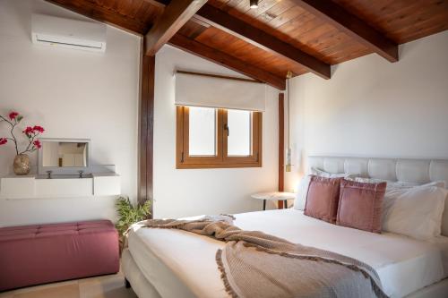 Michalis Apartment with Outdoor Jacuzzi