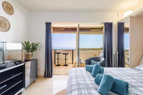 Sea View- Beach- Chic & Air-Conditioned