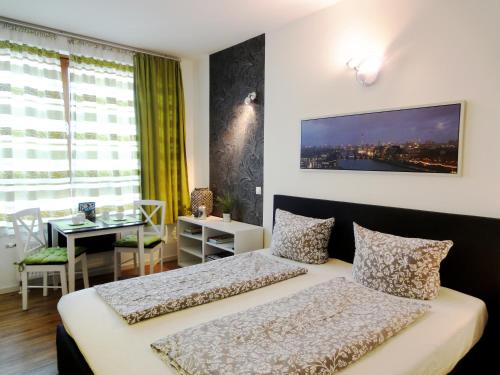 Llit o llits en una habitació de Apartments Rummelsburger Bucht am Ostkreuz