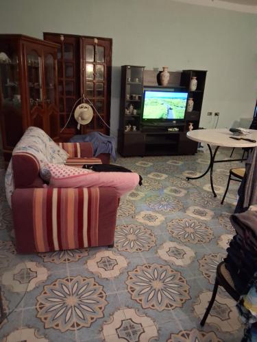 a living room with a couch and a tv at Ita&tun in Tabarka