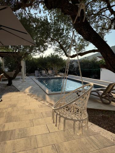Artemis Poolhouse Apartments