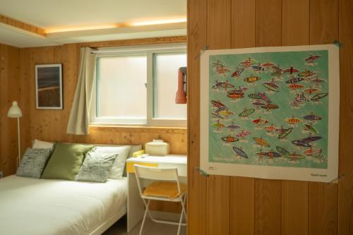 a bedroom with a bed and a desk and a window at 스테이 포즈 서울 Stay Pause- Serene Loft Retreat in Seoul in Seoul