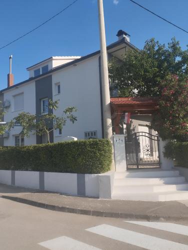 Room Misir in downtown