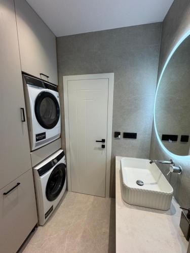 ห้องน้ำของ Artemis Poolhouse Apartments