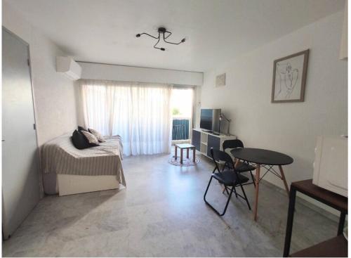 Beautiful apartment, sea, air conditioning, internet