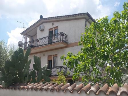 a building with a balcony on top of a roof at A Casa Mia in Albano Laziale