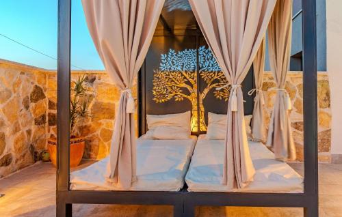 Balkoni atau teres di Lovely Home In Zagrad