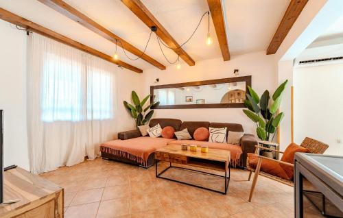 Ruang duduk di Lovely Home In Zagrad