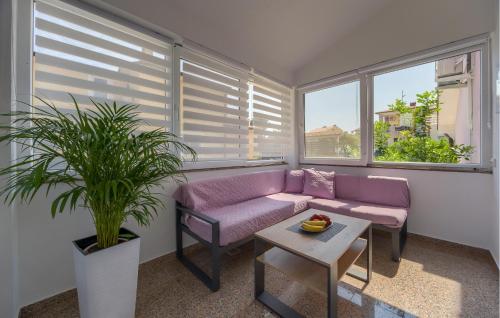 2 Bedroom Stunning Apartment In Fazana