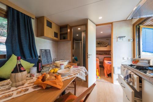 Kuchyň nebo kuchyňský kout v ubytování Camping Village Il Poggetto