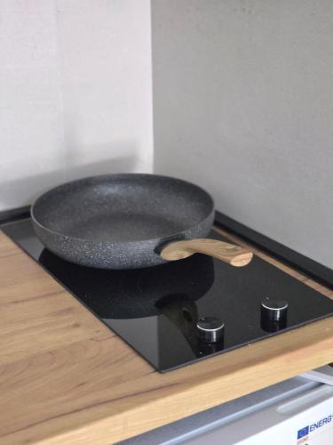 a black bowl sitting on top of a counter at Apartments Duga Ulcinj in Ulcinj