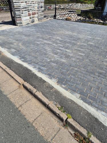a cobblestone walkway with a brick sidewalk at Ferienwohnung Selb in Selb