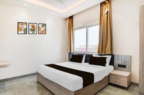 Postel nebo postele na pokoji v ubytování Hotel O NP PALACE