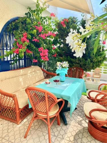 Villa by the sea with jacuzzi, garden & park view
