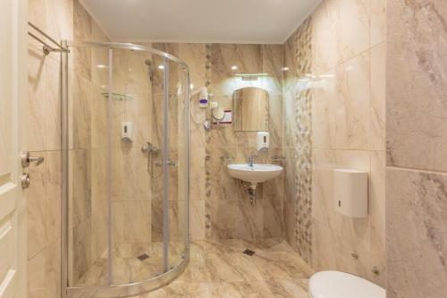 a bathroom with a shower and a sink at All-inclusive Holiday Apartments in Tarsis Hotel & Aquapark in Sunny Beach