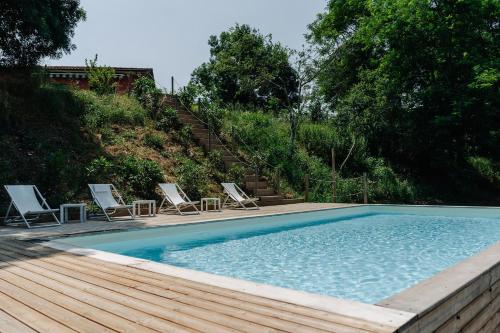 La pileta dentro o cerca de Il Casale delle Rose