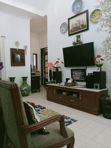 a living room with a flat screen tv on a wall at Guest House Abimanyu in Kaliurang