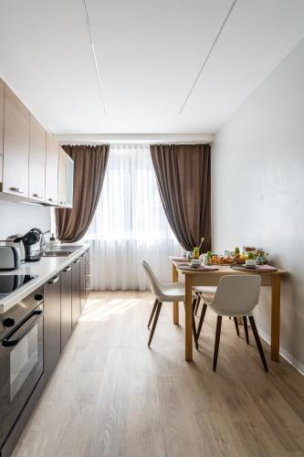 a kitchen and dining room with a table and chairs at BnB Paoli in Rovereto