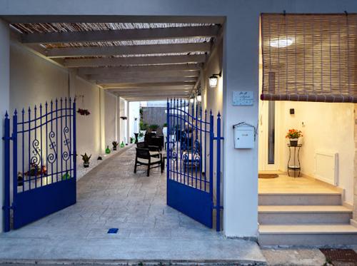 an entrance to a building with blue doors and stairs at Il Salento di Fioravante in Specchia Gallone