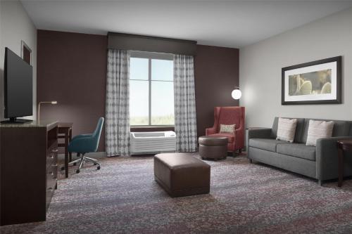 a living room with a couch and a tv at Hilton Garden Inn Gallup in Gallup