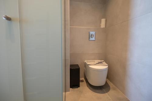 a small bathroom with a toilet in a room at Panorama Seaside in Mastichari