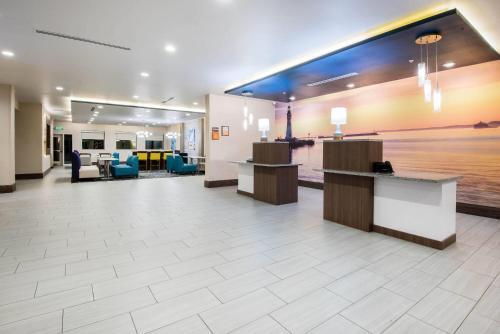 Ruang duduk di La Quinta by Wyndham Buffalo Amherst