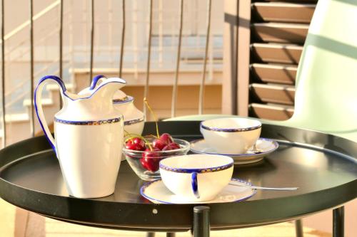 Tetera y cafetera en Holiday Vibes