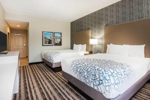 Katil atau katil-katil dalam bilik di La Quinta by Wyndham Buffalo Amherst