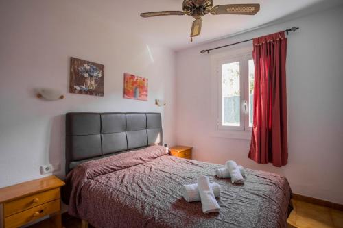 Ένα ή περισσότερα κρεβάτια σε δωμάτιο στο Villas 84 Est & Oest, Son Bou By MENORCARENTALS