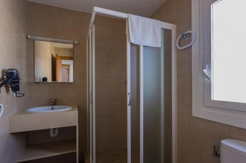 Ένα μπάνιο στο Villas 84 Est & Oest, Son Bou By MENORCARENTALS