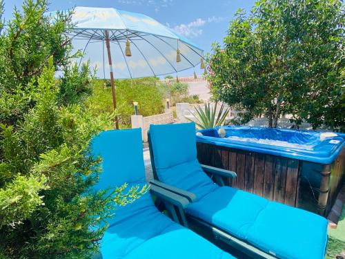 Villa by the sea with jacuzzi, garden & park view