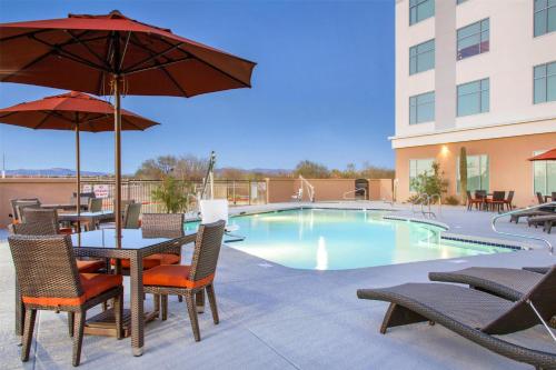 Kolam renang di atau dekat dengan Hilton Garden Inn North Phoenix Scottsdale