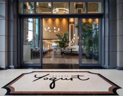 Сертификат, награда, вывеска или другой документ, выставленный в Altunizade Suites Istanbul, Curio Collection By Hilton