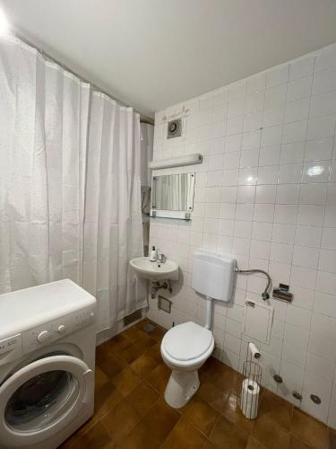 Mandic Apartment - Self check-in - Free Parking - Free WiFi - Fully Air-Conditioned