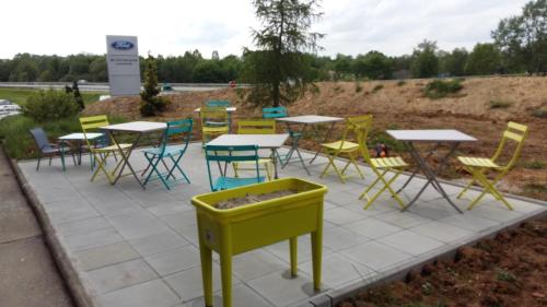 a group of tables and chairs on a patio at Ibis Budget Sarrebourg Buhl in Sarrebourg
