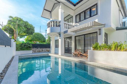 an image of a house with a swimming pool at Luxury Pool Villa Jomtien-1 Min to Beach in Jomtien Beach