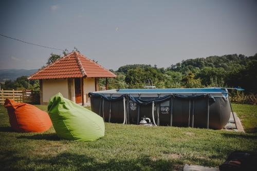 a group of tents sitting in the grass next to a tub at Stara kuća i brvnara in Velereč